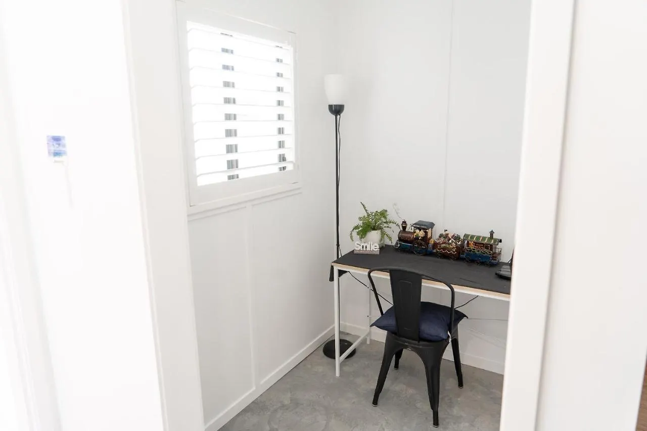 Modern Palm Beach Getaway To Suit Whole Family Gold Coast 0*,